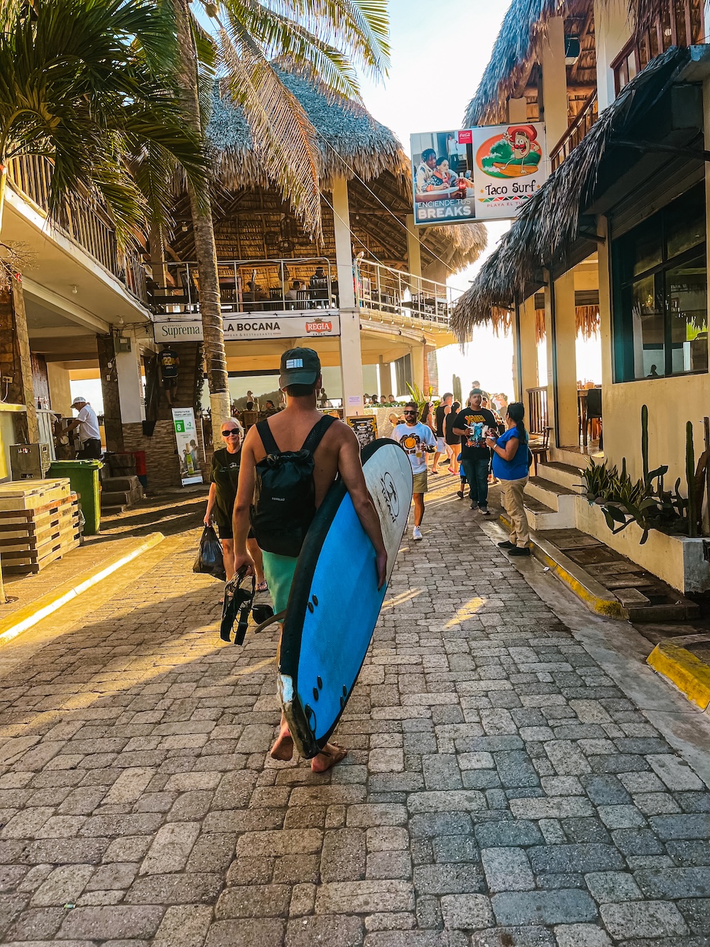 Surf boy El Tunco